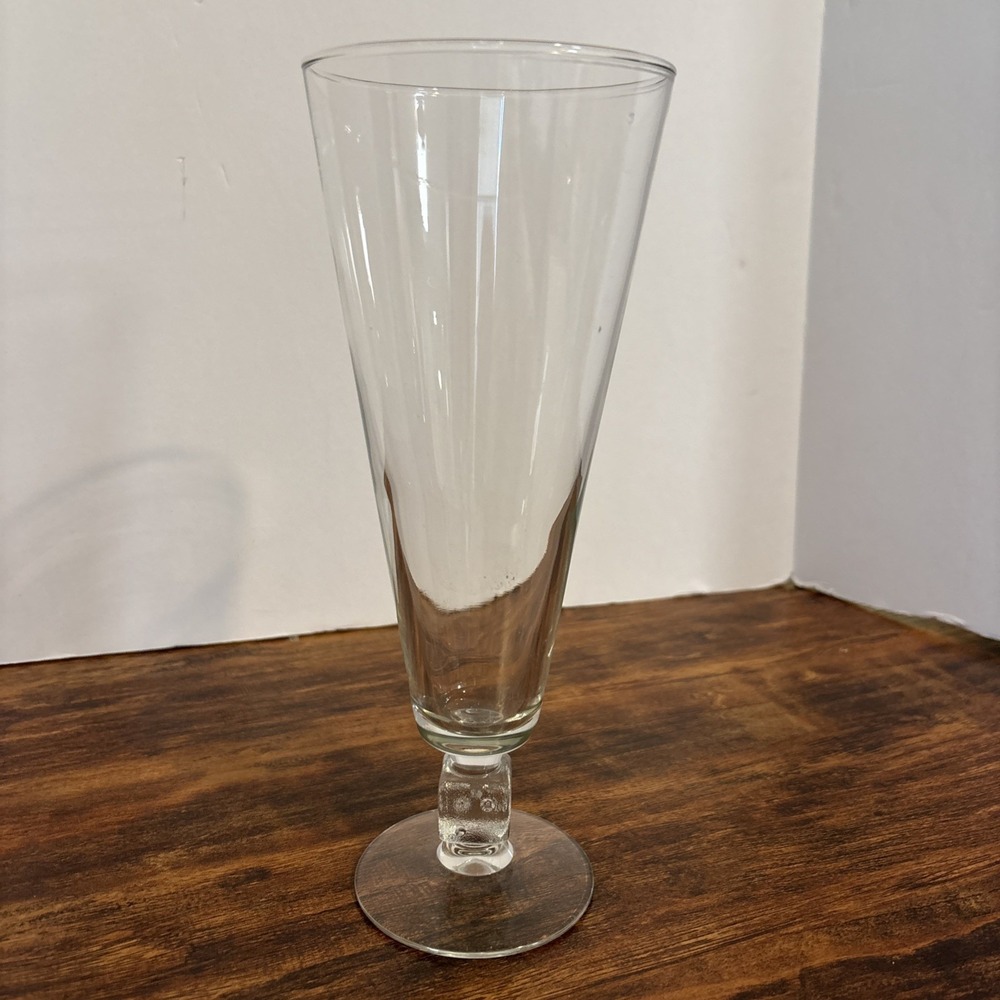Pilsner 9.5" Glass With Textured Dice Stem